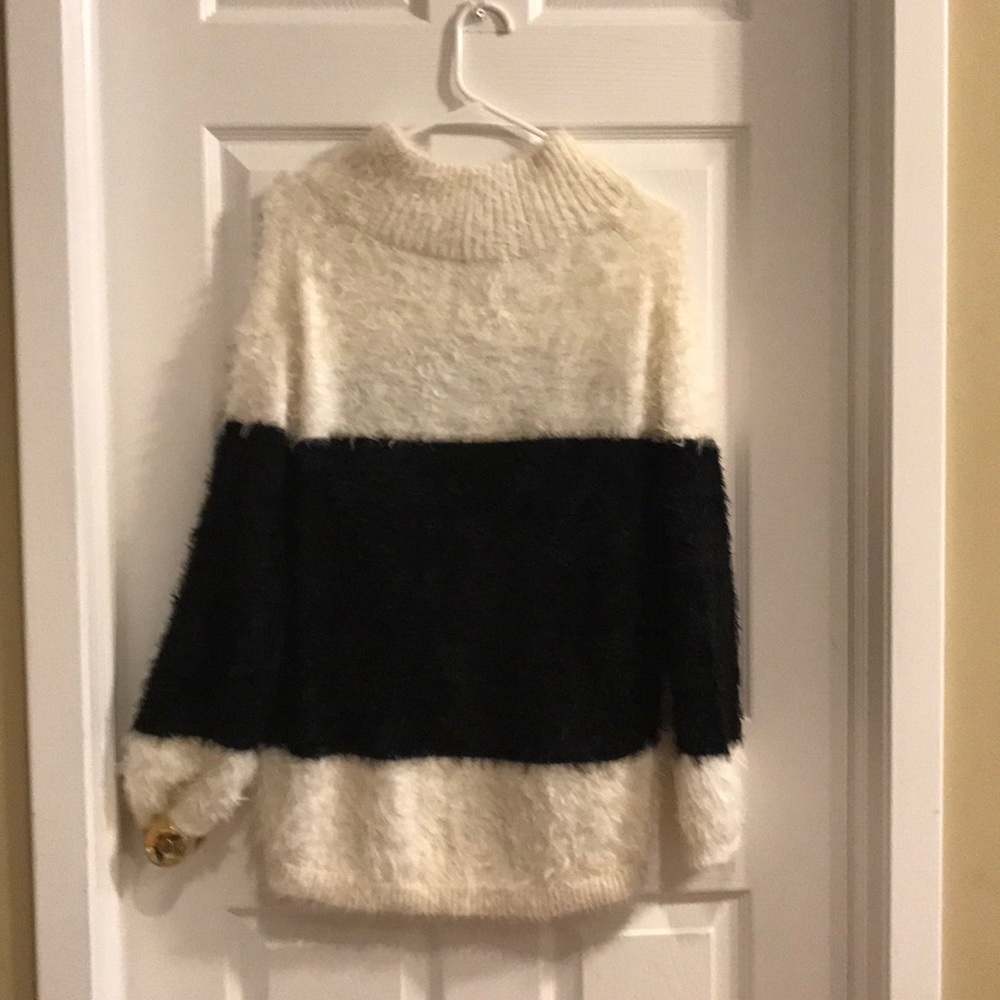 Vince camuto sweater - Picture 2 of 5